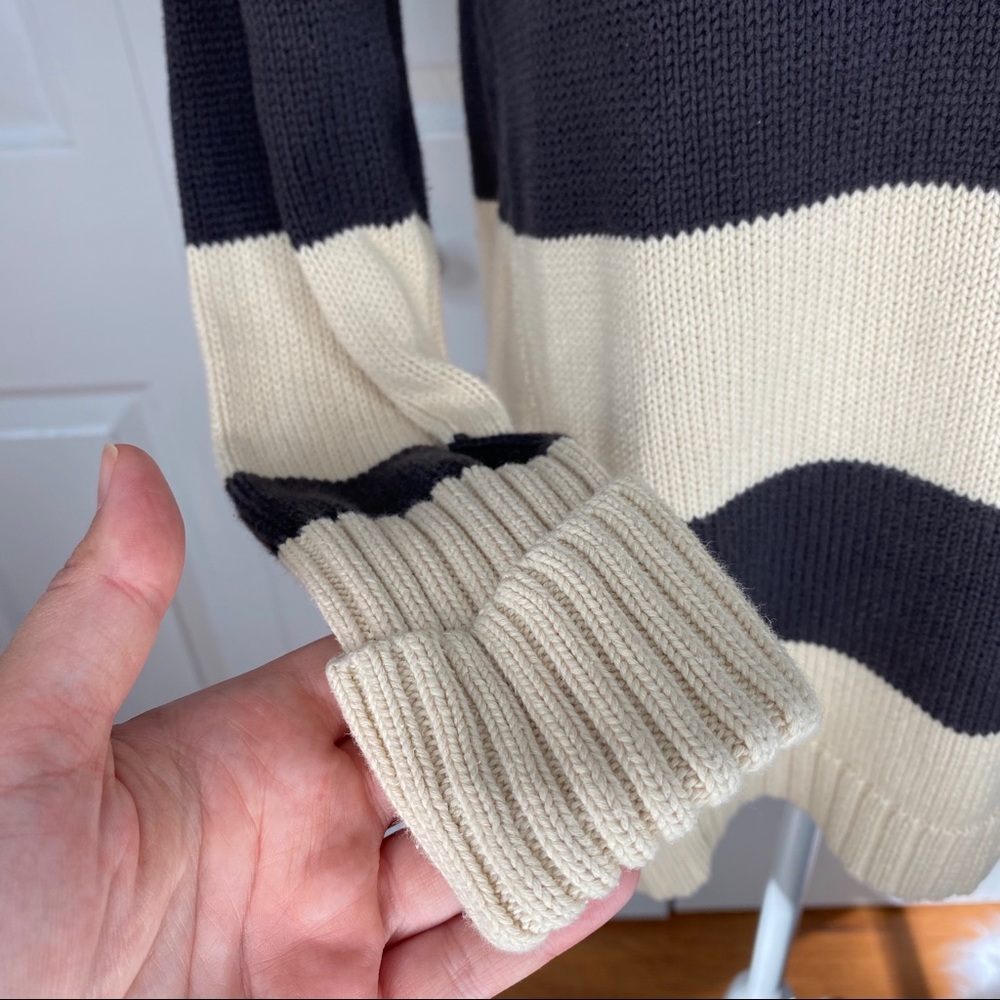 🔥SOLD🔥Gap Striped Knit Sweater Gray Cream Size Medium - Picture 5 of 14